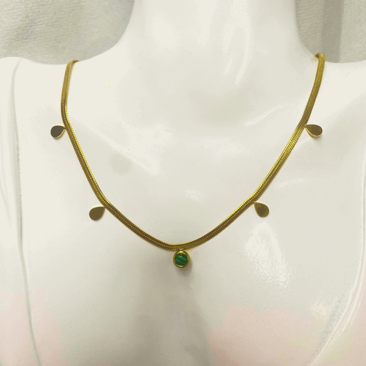 Halskette Pure | flache Schlangenkette mit Malachit & ovalen Anhängern - MyMommyTools